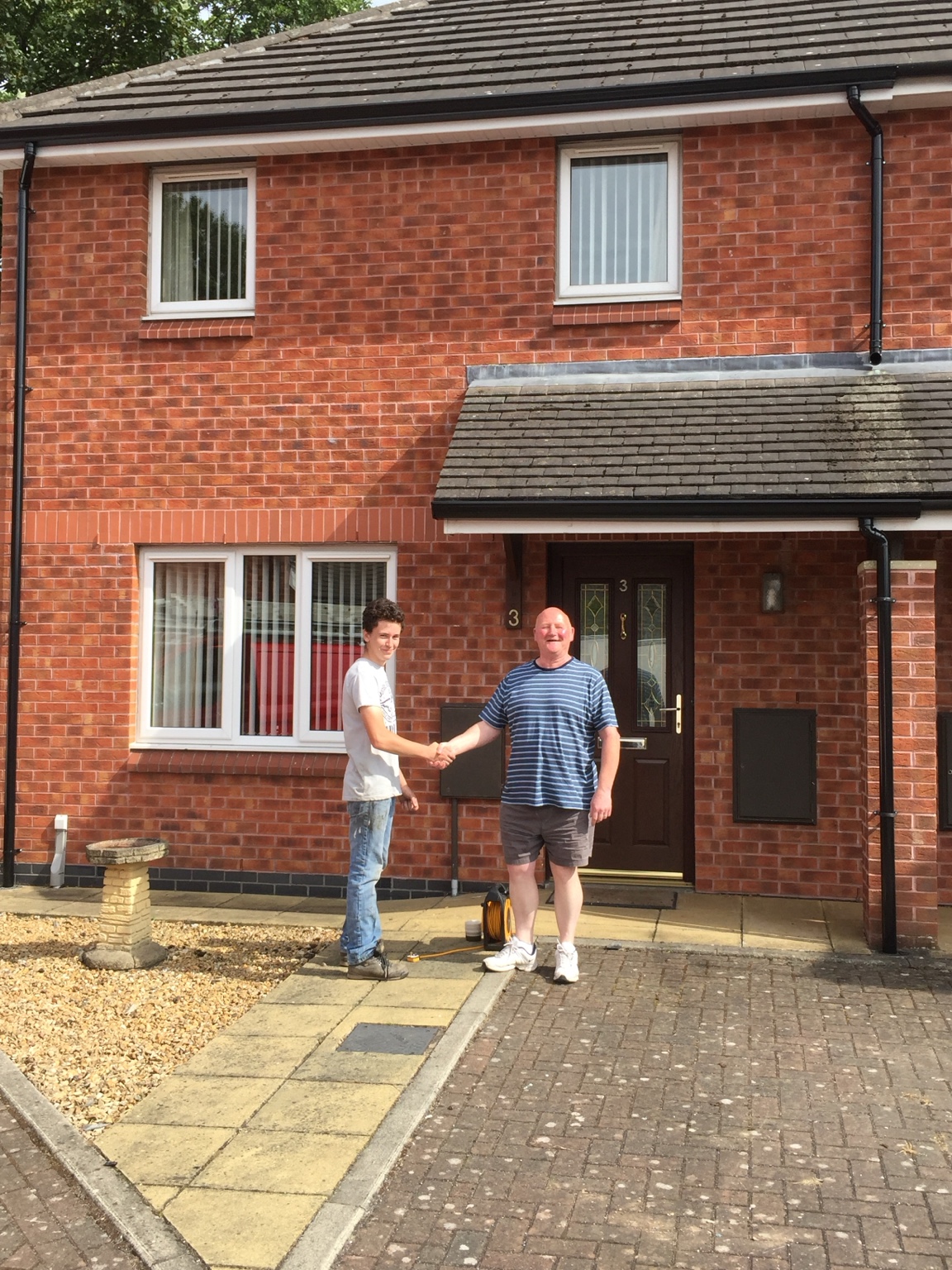 Wyevale Guttering installer shaking hands with the customer after completion
